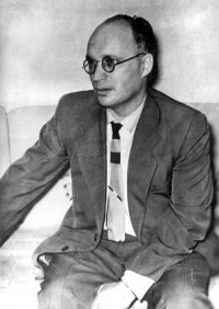 Писатель Николай Осинин - настоящая фамилия Апсит (19 декабря 1917 - 2 января 1972 г.)